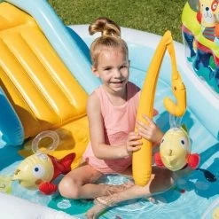 Piscina Playcenter Parco Acquatico Gonfiabile Fishing Con Scivolo E Spruzzo Cm.21818899 Intex 57162 -Bestway Italia 54886994 4